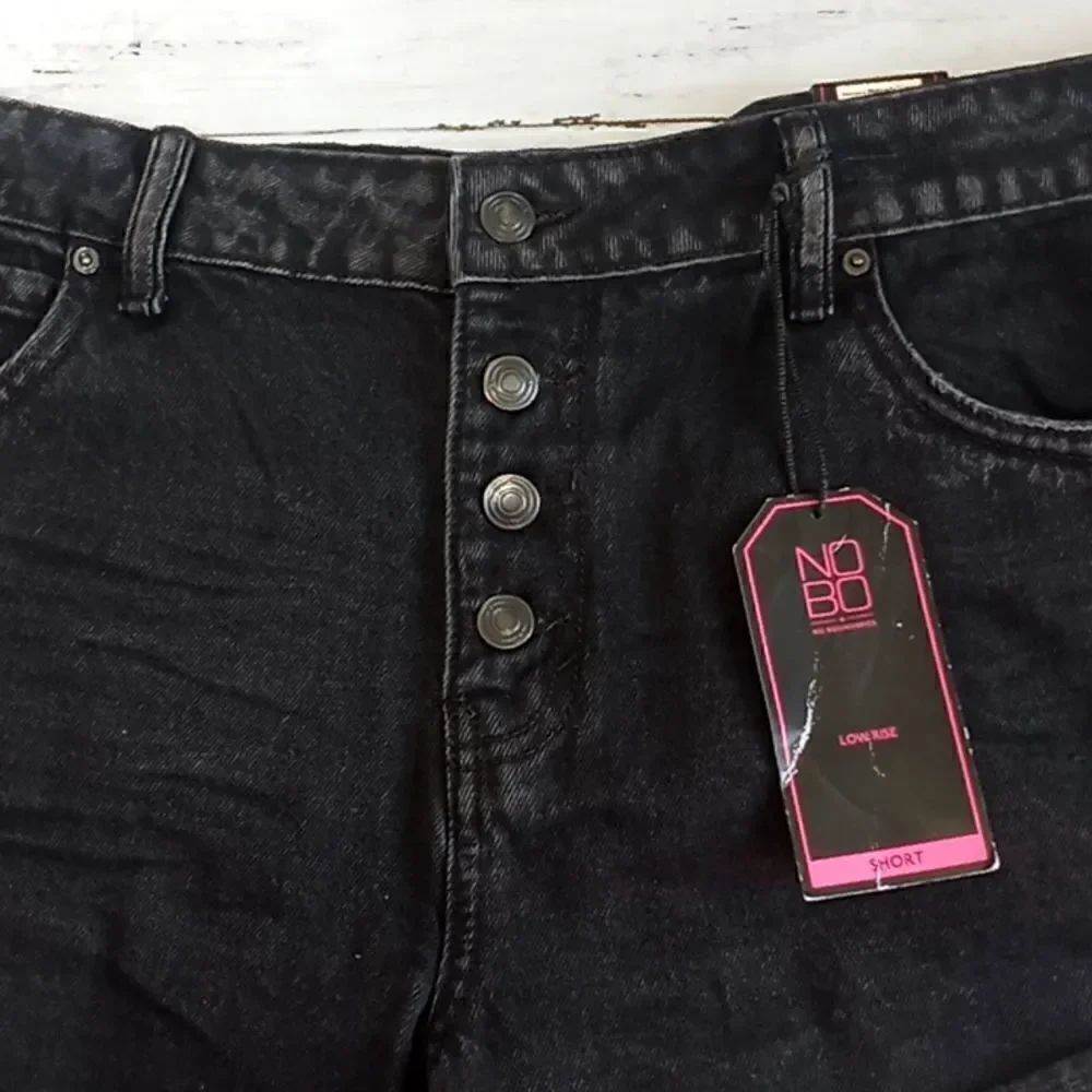 Juniors Low-Rise-Button Front Shorts - Picture 6 of 9